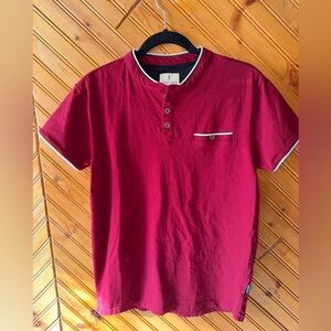 red SCOTT JAMES tee men’s medium